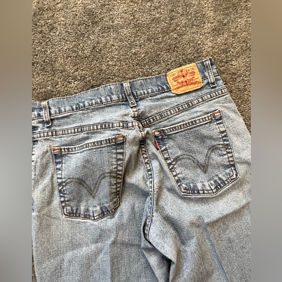 Levi’s 550 Light Wash, Relaxed Bootcut Jeans - Picture 8 of 10